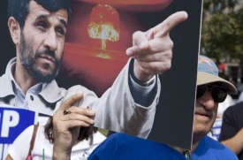 Protest proti Ahmadínežádovi ve Washingtonu.